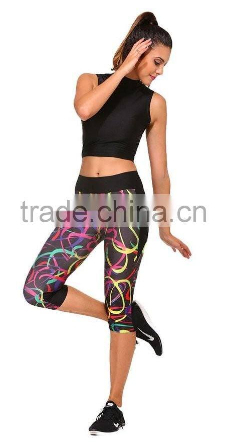 Custom Design Heat Transferred Printing Women Wearing Tight Leggings Joggers Pants Yoga Wear