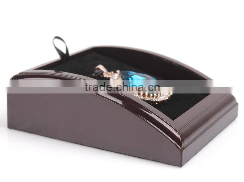 Custom New Design Luxury Resin Mannequin Body Jewelry Holder Display for Necklace Pendant S1319