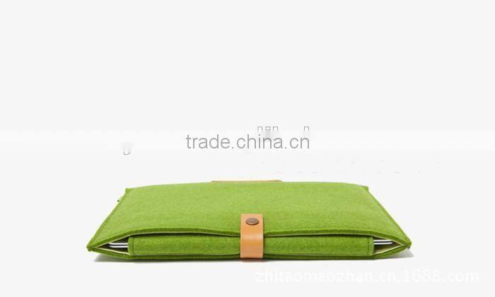Green Color Felt Laptop Sleeve Button Close Notebook Bag For Protecting