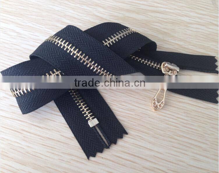2015 XLY No.5 light golden auto lock close end metal zipper