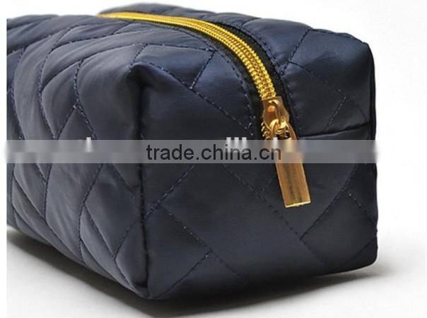 2016 fashion satin quilting toiletry bag with gold zip for man