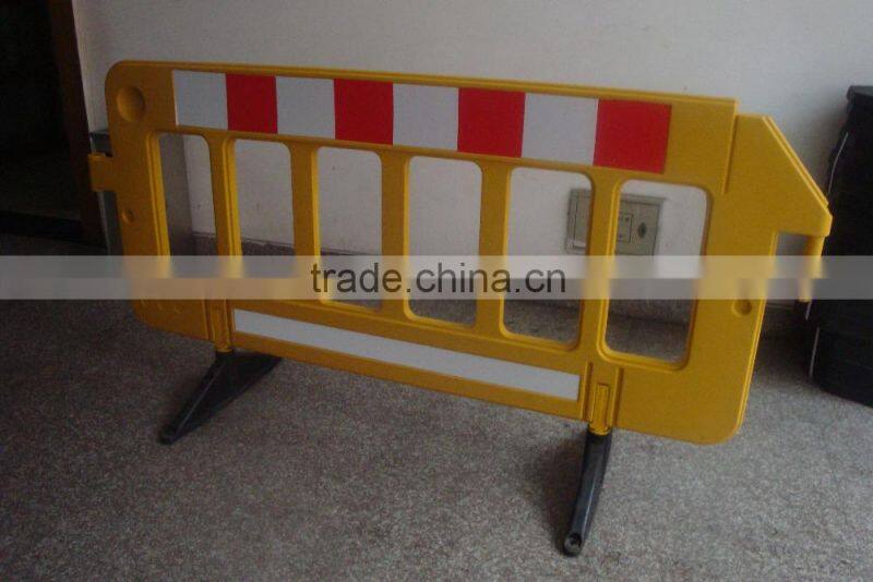 yellow PE durable red plastic traffic road barrier
