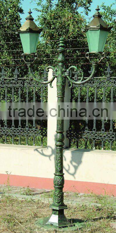 European decorative cast iron garden lamp post