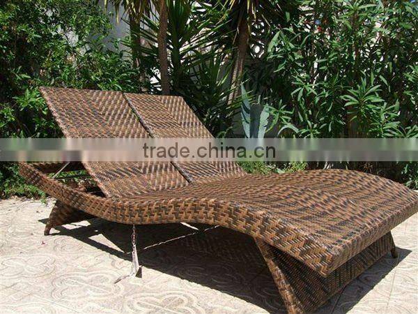 Modern PE rattan lounger