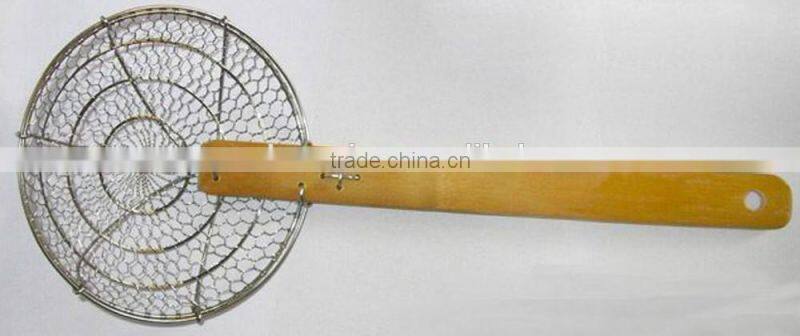 Hot sale stainless steel/zink plated metal noodle skimmer with bamboo handle