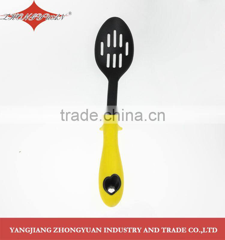 2014 hot sale good quality colorful nylon kitchen tool with heart shaped handle