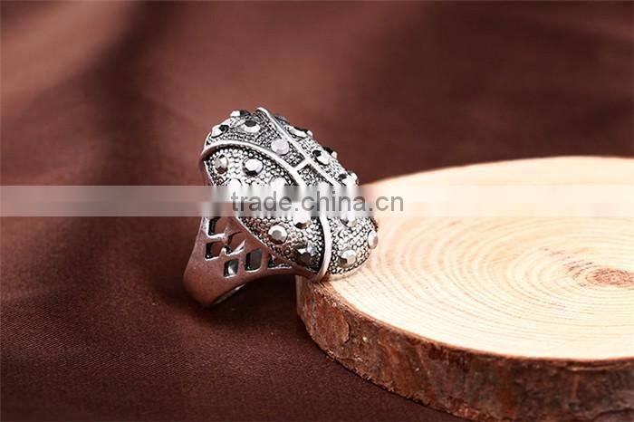 China wholesale cheap jewelry zinc alloy vintage rhinestone full jewelled fomger ring