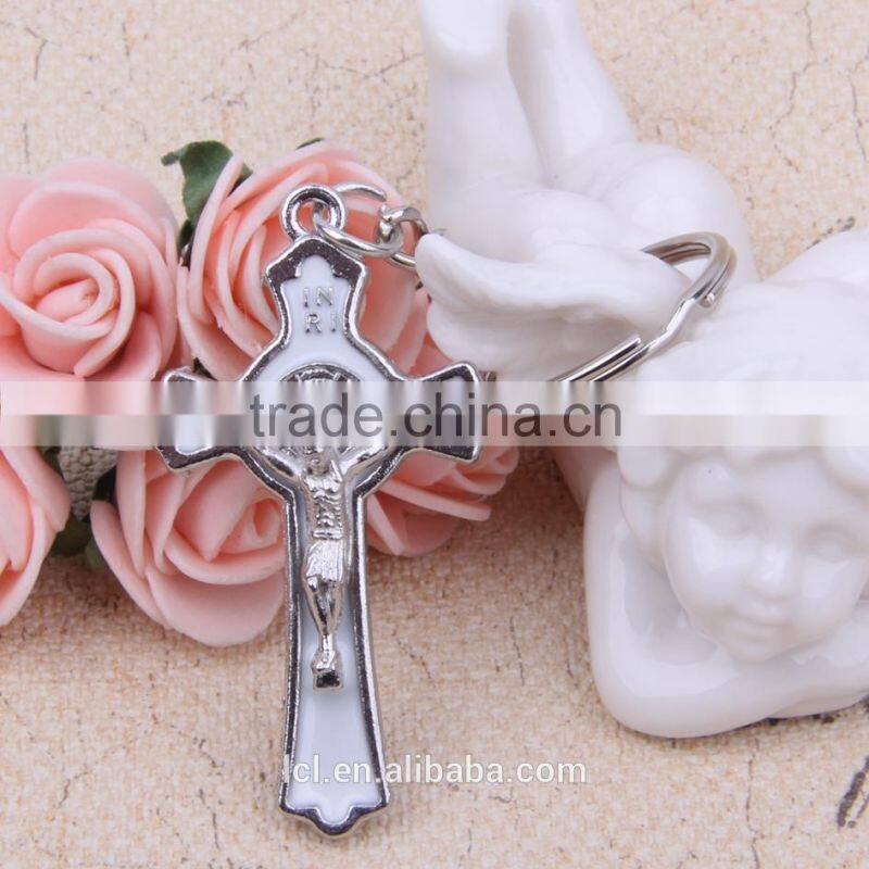 2016 new design wholesale key chain St. Benedict metal crucifix key chain Black & white cross key holder