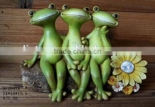 polyresin solar garden frog ornament