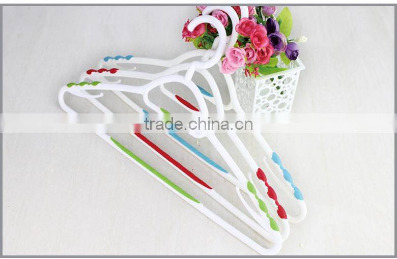 cheap patent colorful Plastic Clothes Hanger