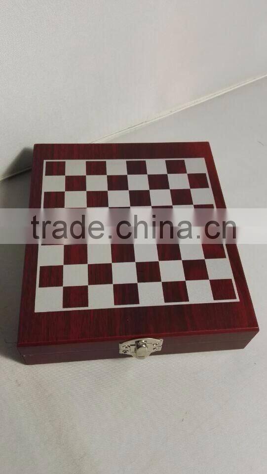 K0428-4W wooden box with 5pcs bar accessories and chess