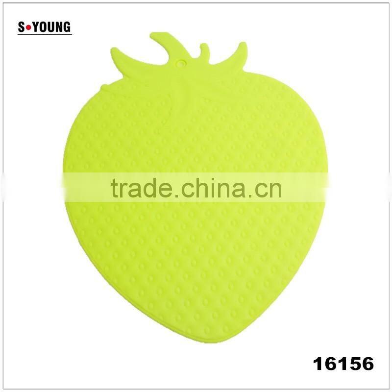 16156 strawberry shape silicone high temperature heat insulation mat
