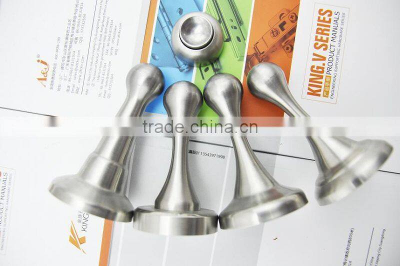 High intensity magnetic separation door stopper