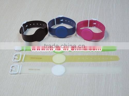 125KHz/134.2KHz/13.56MHz RFID Green Wristbands, Colorful PVC RFID Wristbands for Events/Party
