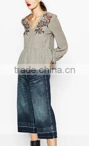 Runwaylover EY2365B New Fashion 2017 Ladies Deep V-Neck Embroidery Blouse