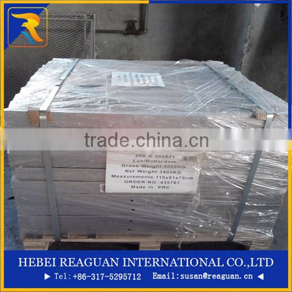 High quality U-form pole anchor for wood