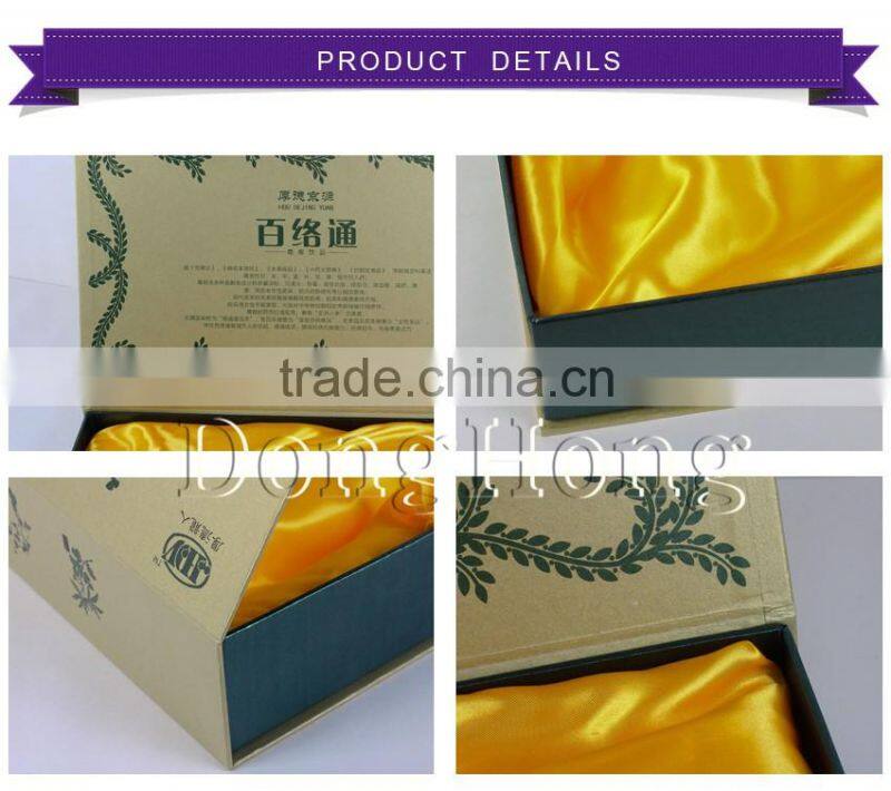 Satin tray inside custom gift box with magnetic closure