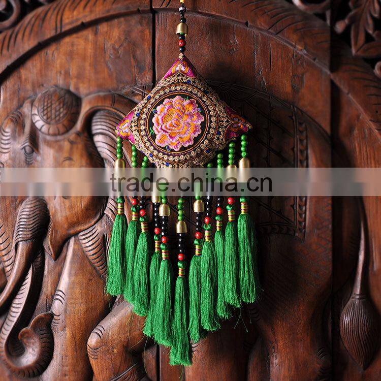 2016 new arrival canvas embroidery pendant for friends special embroidery pendant