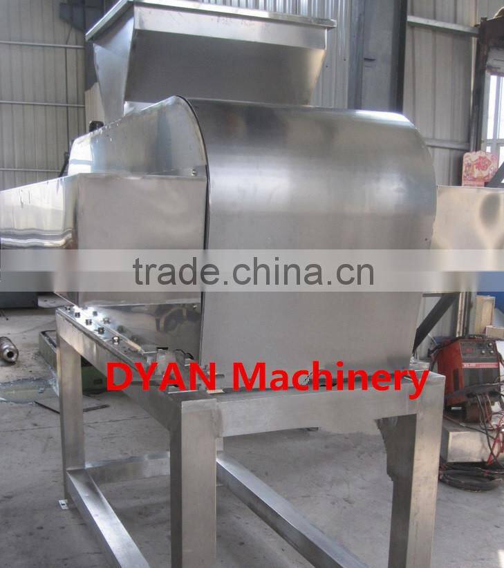 Automatic banana peeling machine