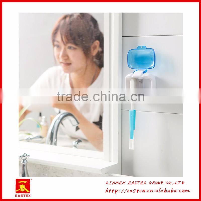Hanging design Ultraviolet toothbrush disinfection device