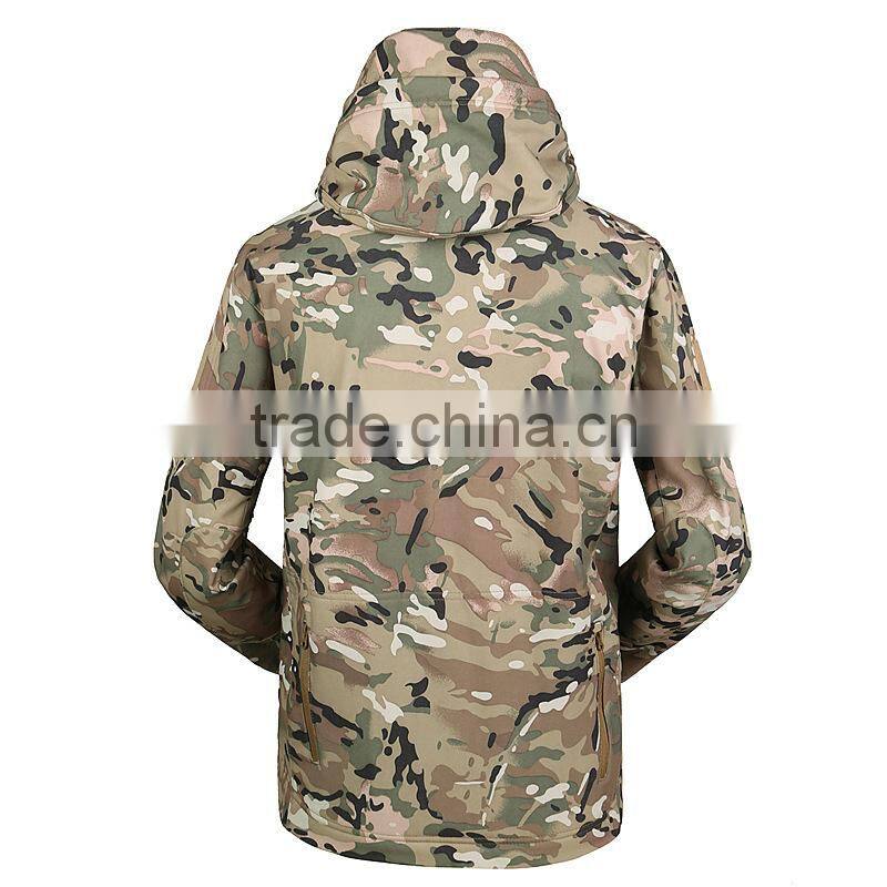 2017 Hot Selling Hooded Outdoor Softshell Jacket for Men