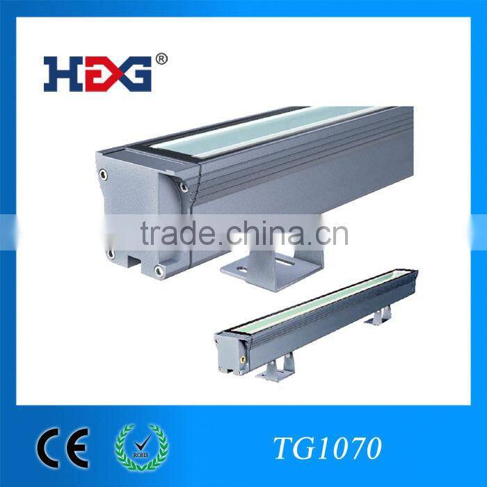 Liner wash wall lighting fitting fixture