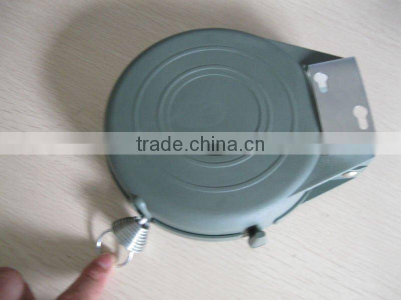 Retractable clothes line