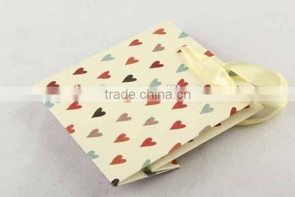 Shopping Paper Bag with Heart pattern/Printed Foldable Gift Bag