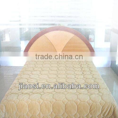 quilted embroidery patchwork quilt with sham