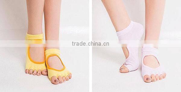 Wholesale yoga pilates sports sock for adults grip slipper socks with rubber sole sport sock
