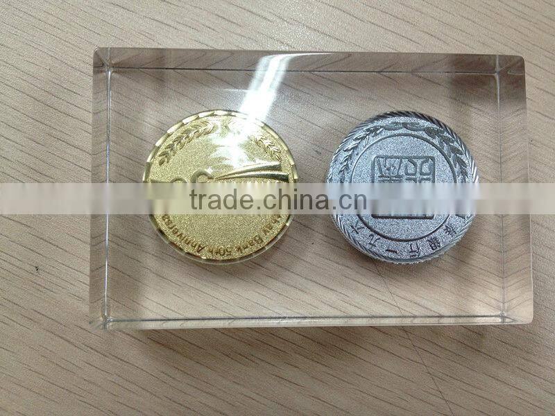 Promotional gifts clear acrylic coin paperweight