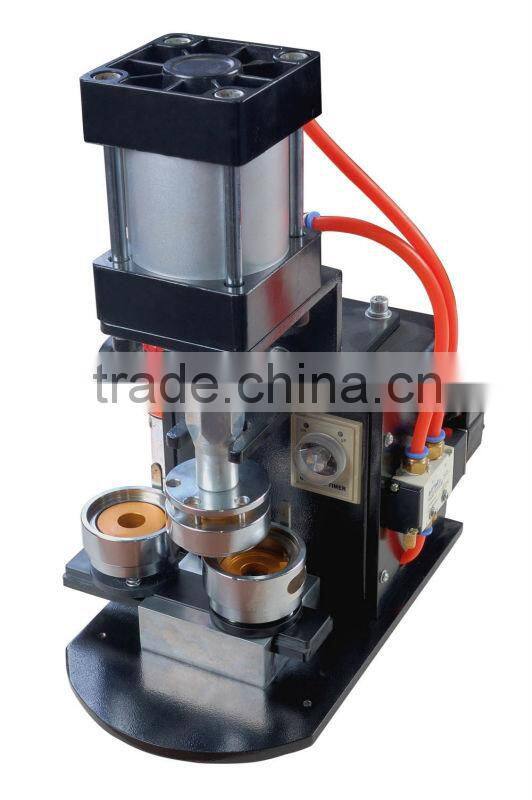 Hot Pneumatic Button Badge Pin Heat Transfered Machine in High Quality