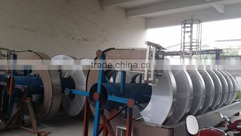 Spiral conveyor cartons lifter