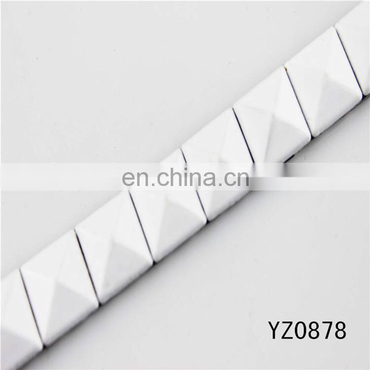 2015 Hot Fashion nailhead pyramid studs