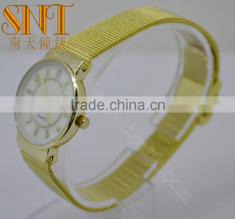 Fashion Vogue Gold Alloy Watch With Reticulate Hand, High Quality Quartz Watch For Lady