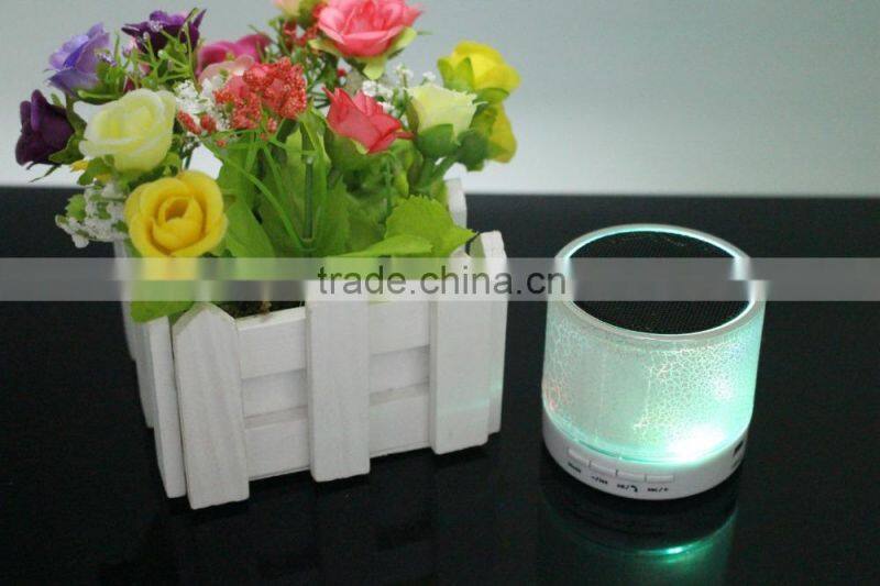 Factory Sale 2015 New Design Portable Mini Bluetooth Speaker with Flash Light