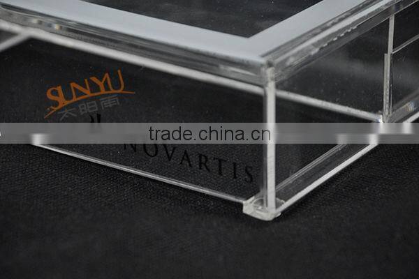 The international famous brand clear acrylic jewelry box