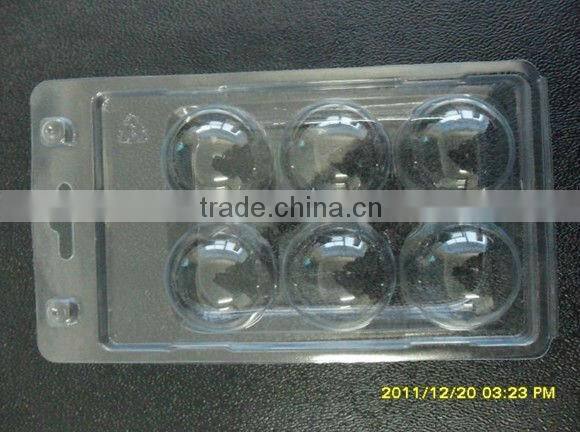 Plastic clamshell blister packaging for light bulb