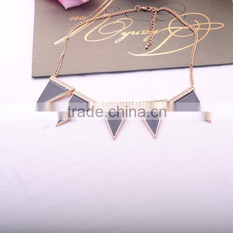 <<<2016 New Design Fashion Women European Style Gold Plated Chain Black Triangle Pendant Necklace Jewelry/