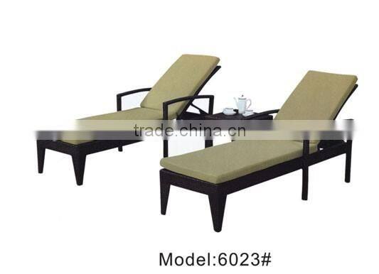 Relax material rattan sun lounger chair outdoor furniture lounger chair with table