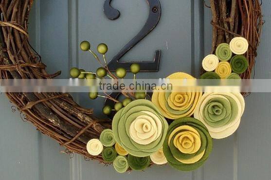 2017 alibaba express wholesale high quality new products hot sale felt wicker wreath decoration for home made in china