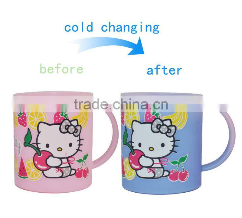 novelty 2015 hot water color change plastic mug with handle