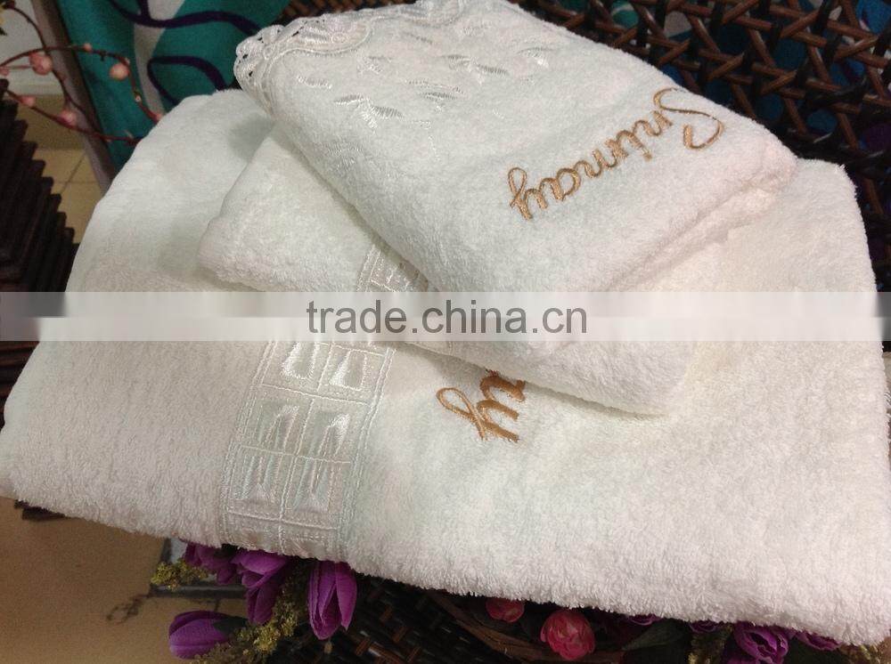 Embroidered towel wholesale cute design pure cotton yarn dyed small square jacquard face towel