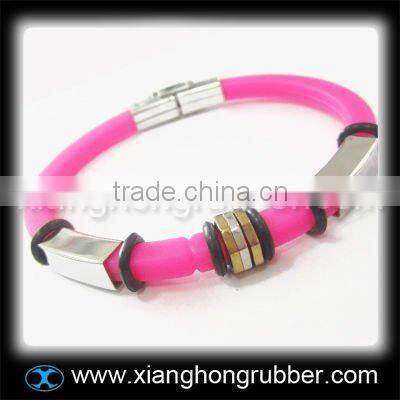 Latest design silicone bracelet with stainless steel accessoire
