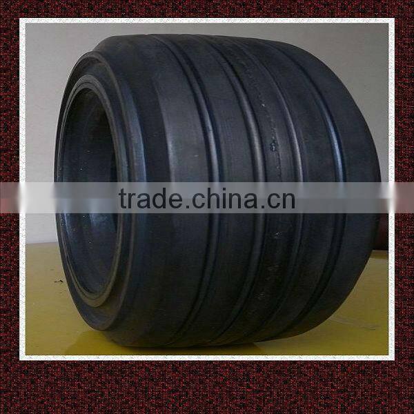 16*5-9 solid tires for trailers on seaport