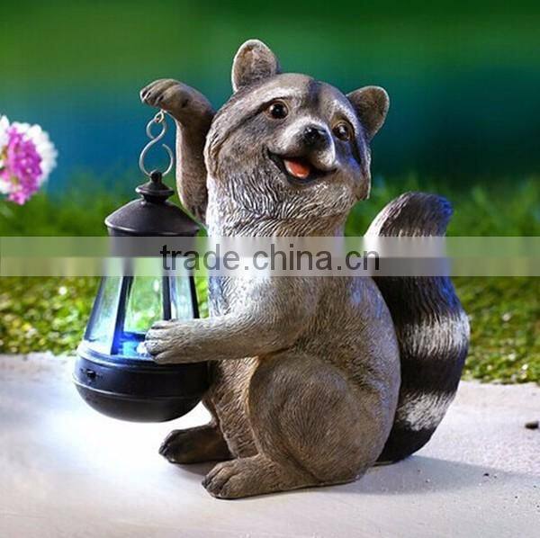 Garden ornaments polyresin raccoon figurine with solar light
