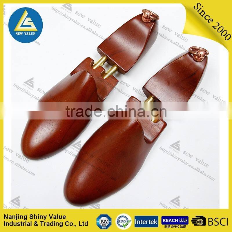 irregular shape luxuary type cedar wood environmental painted shoe tree with a ring at the end part