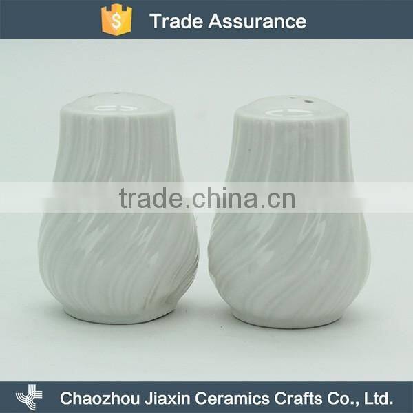 Wholesale classy modern design white ceramic salt and pepper shakers
