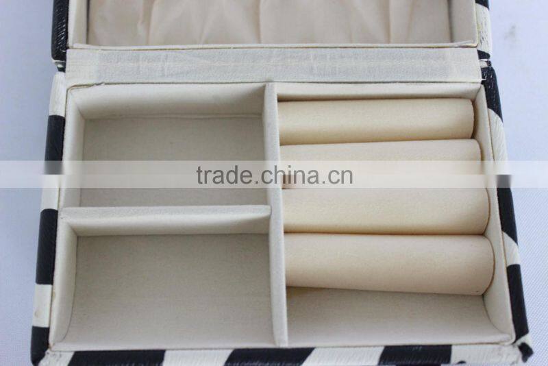 Hanging Lines Leather Cover Makeup Bag For Ladies