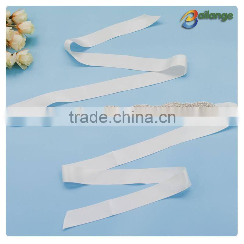 Wonderful Surprise Fashion feather shape crystal applique